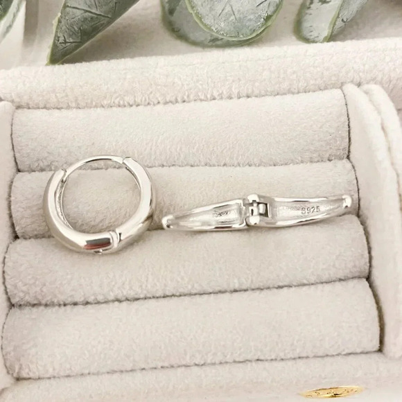 925 Sterling Silver Small Hoop Earrings Small Huggies Minimalist Hoop Earrings - Picture 10 of 11